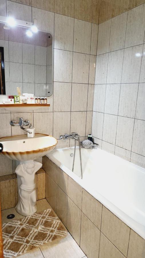 Two Bedroom Aparthotel With Garden View Bukarest Eksteriør billede